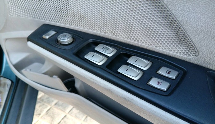 2019 Mahindra XUV300 W6 1.5 DIESEL, Diesel, Manual, 65,060 km, interior