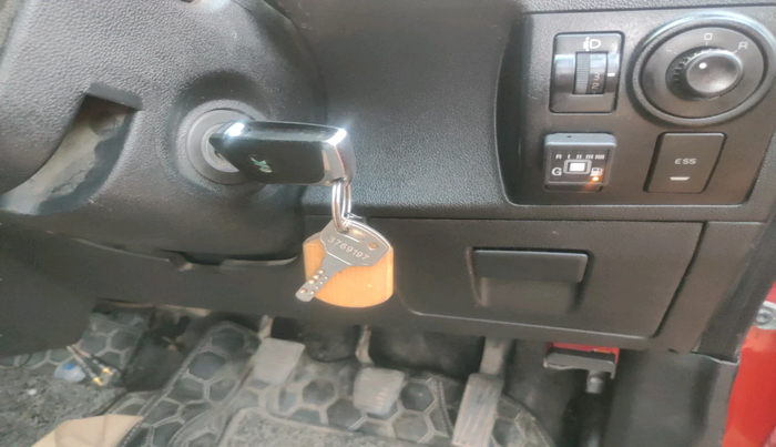 2017 Mahindra Kuv100 K8 6 STR, Petrol, Manual, 58,000 km, interior