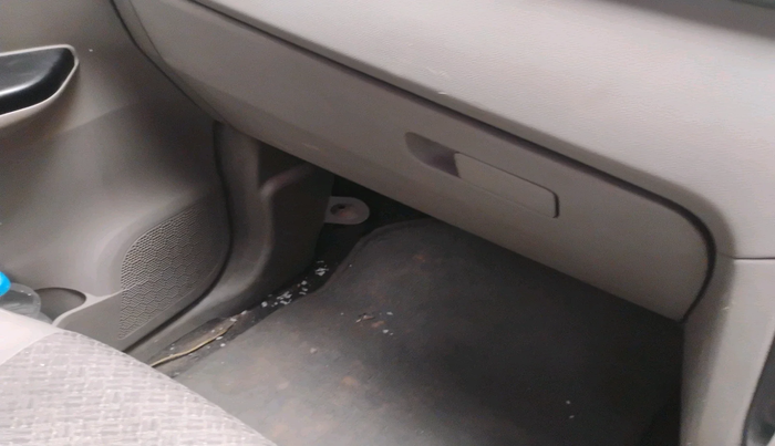 2016 Mahindra Kuv100 K4 D 6 STR, Diesel, Manual, 99,692 km, interior