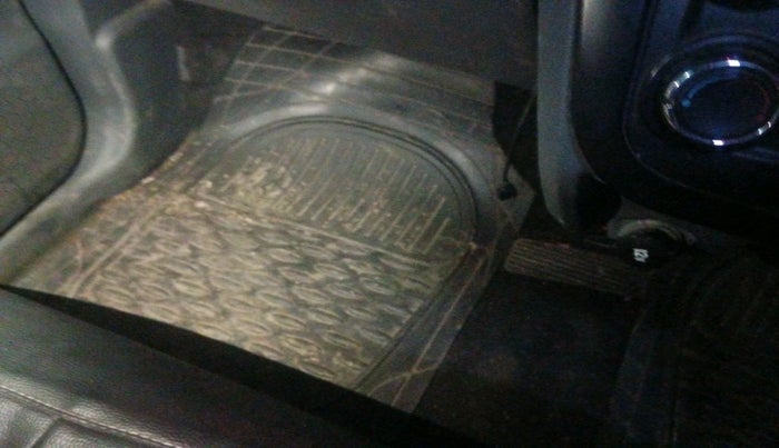 2017 Mahindra KUV 100 NXT K4+ P 6 STR, Petrol, Manual, 60,225 km, interior