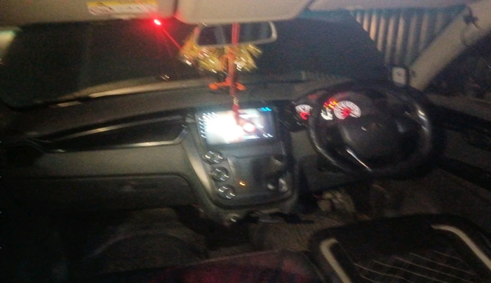 2017 Mahindra KUV 100 NXT K4+ P 6 STR, Petrol, Manual, 60,225 km, interior