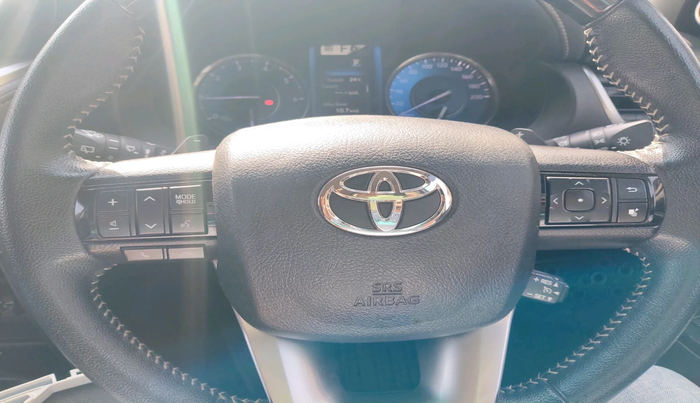 2022 Toyota Fortuner 4X2 AT 2.8 DIESEL, Diesel, Automatic, 1,00,500 km, interior