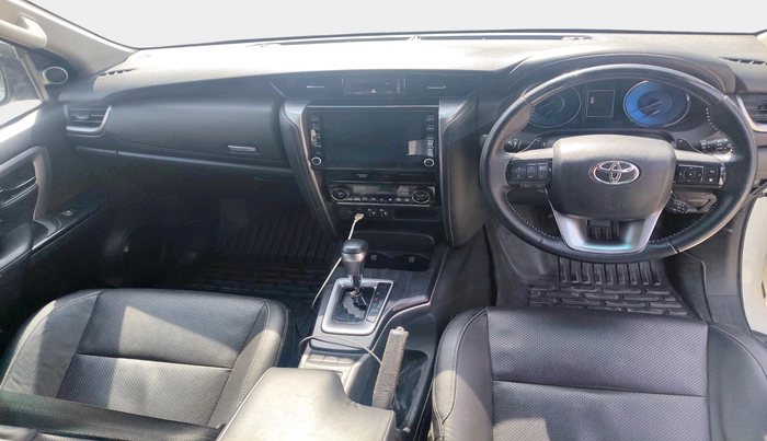2022 Toyota Fortuner 4X2 AT 2.8 DIESEL, Diesel, Automatic, 1,00,500 km, interior