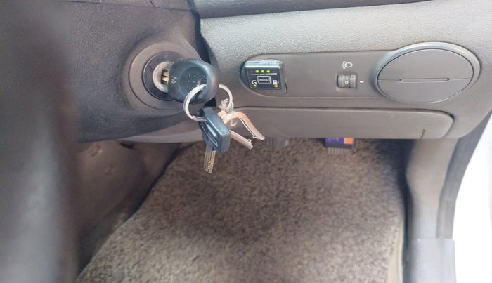 2014 Hyundai i10 MAGNA 1.1, Petrol, Manual, 2,00,000 km, interior