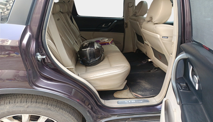 2016 Mahindra XUV500 W10 1.99, Diesel, Manual, 1,31,583 km, interior