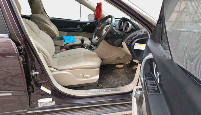 2016 Mahindra XUV500 W10 1.99, Diesel, Manual, 1,31,583 km, interior