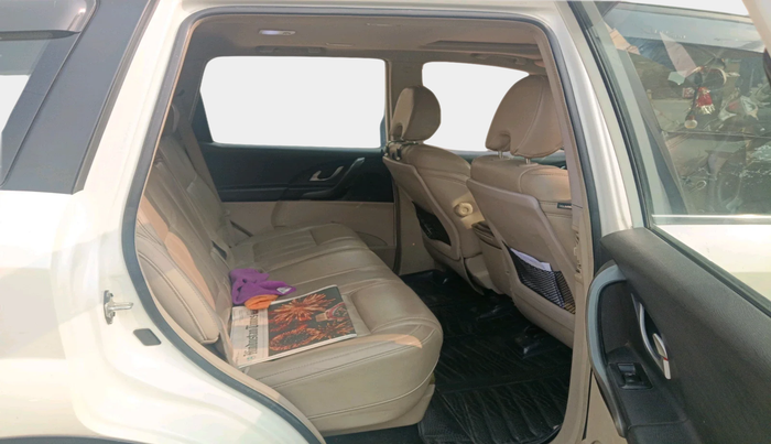 2017 Mahindra XUV500 W10 1.99, Diesel, Manual, 51,918 km, interior