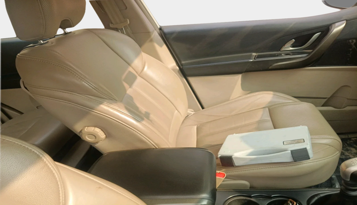 2017 Mahindra XUV500 W10 1.99, Diesel, Manual, 51,918 km, interior