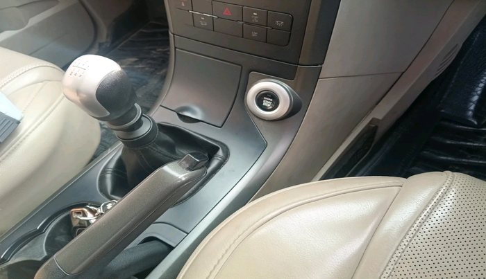 2017 Mahindra XUV500 W10 1.99, Diesel, Manual, 51,918 km, interior