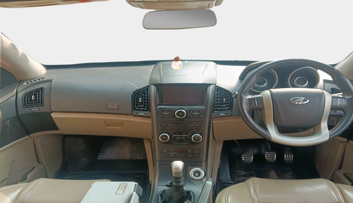 2017 Mahindra XUV500 W10 1.99, Diesel, Manual, 51,918 km, interior