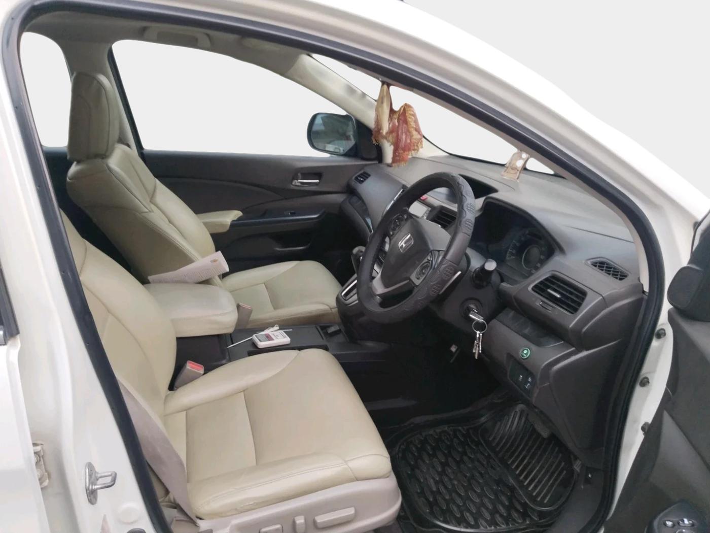 2016 Honda CRV 2.0L I-VTEC 2WD AT, Petrol, Automatic, 2,40,000 km, interior