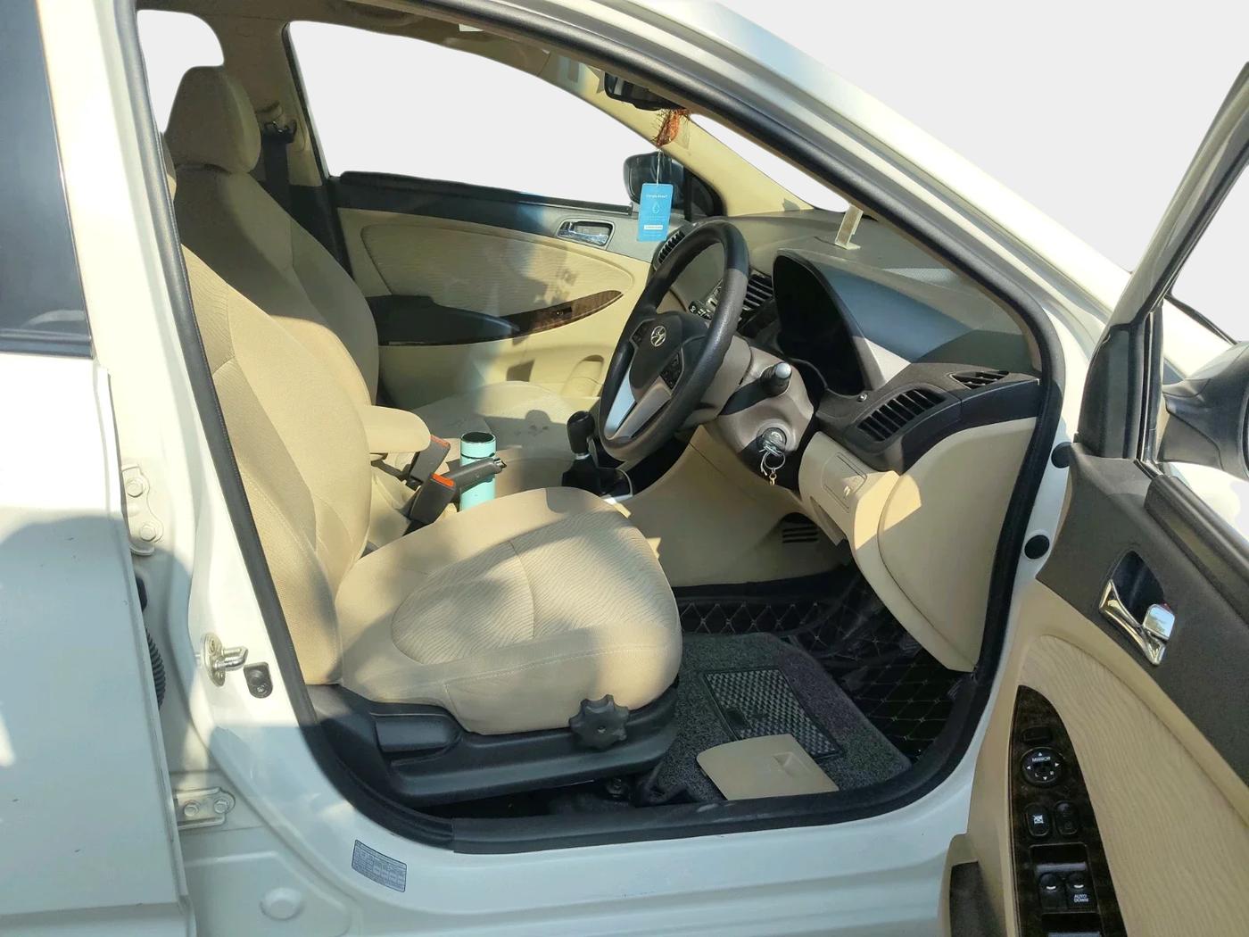 2014 Hyundai Verna FLUIDIC 1.6 VTVT SX, Petrol, Manual, 41,885 km, interior
