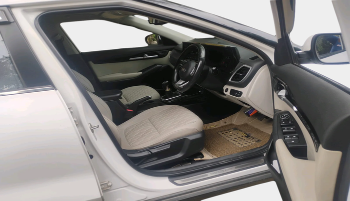 2020 KIA SELTOS HTX 1.5 PETROL, Petrol, Manual, 5,70,301 km, interior