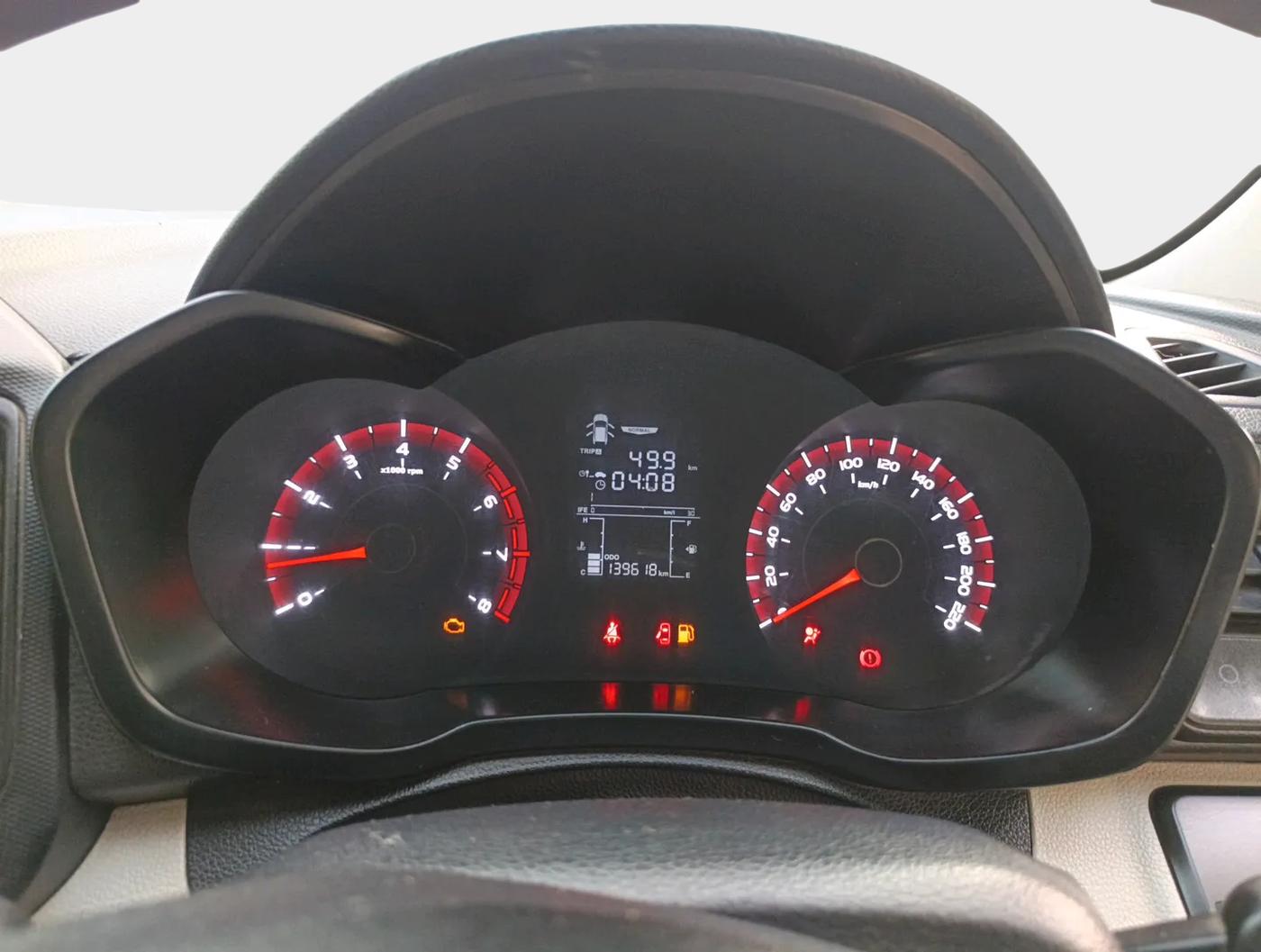 2019 Mahindra XUV300 W4 1.2 PETROL, Petrol, Manual, 1,40,000 km, interior