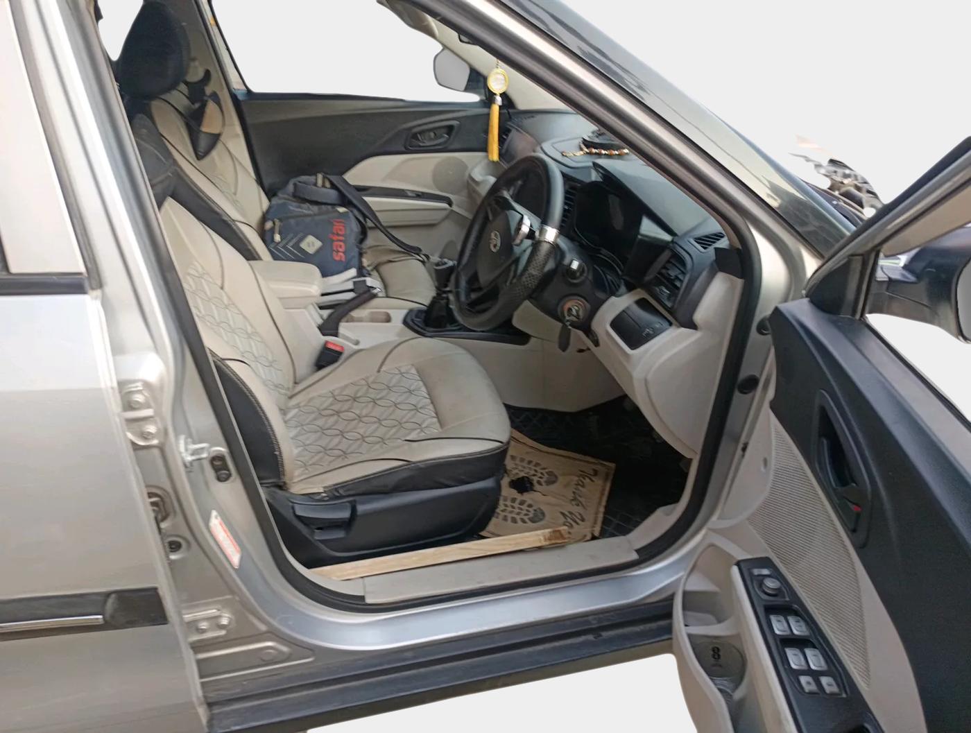 2019 Mahindra XUV300 W4 1.2 PETROL, Petrol, Manual, 1,40,000 km, interior