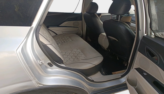 2019 Mahindra XUV300 W4 1.2 PETROL, Petrol, Manual, 1,39,618 km, interior