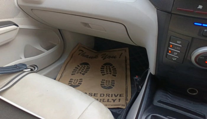 2019 Mahindra XUV300 W4 1.2 PETROL, Petrol, Manual, 1,39,618 km, interior