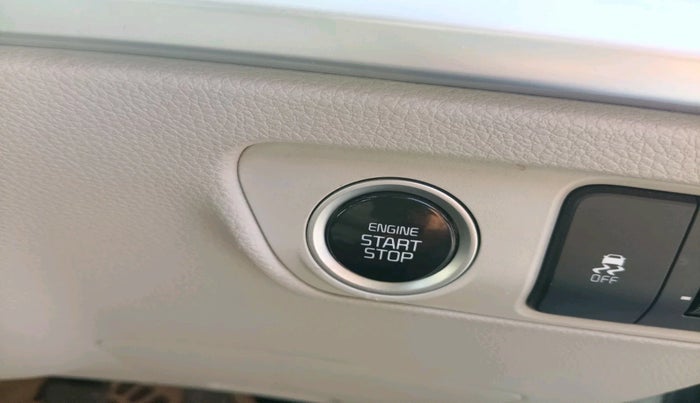 2022 KIA CARENS PRESTIGE PLUS 1.4 PETROL 7 STR, Petrol, Manual, 33,212 km, interior