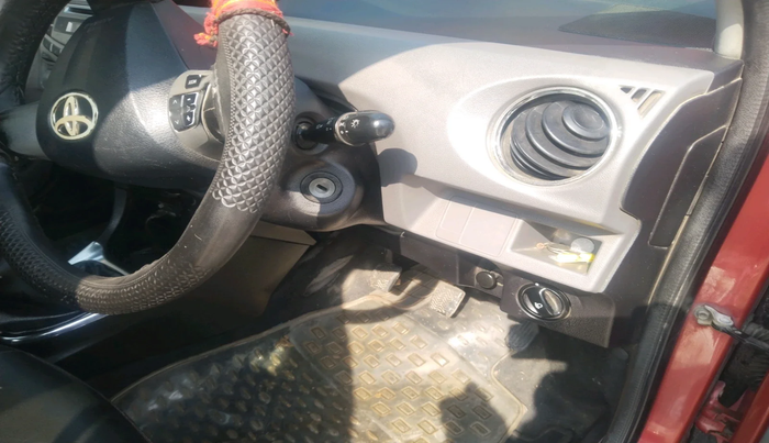 2011 Toyota Etios Liva VX, Petrol, Manual, 1,02,917 km, interior