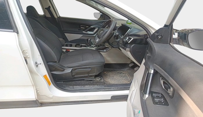 2022 Tata Safari XT, Diesel, Manual, 65,300 km, interior