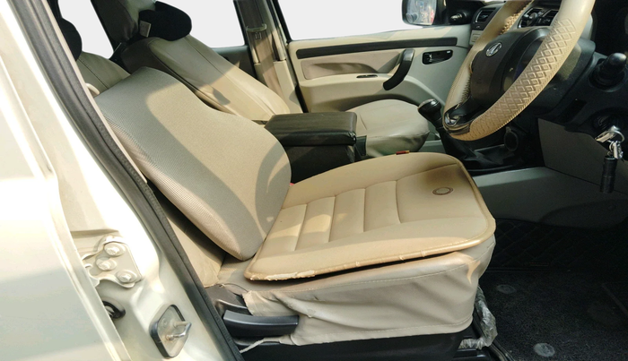 2016 Mahindra Scorpio S6 PLUS, Diesel, Manual, 1,08,191 km, interior