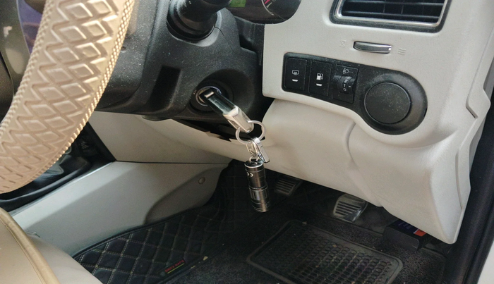 2016 Mahindra Scorpio S6 PLUS, Diesel, Manual, 1,08,191 km, interior