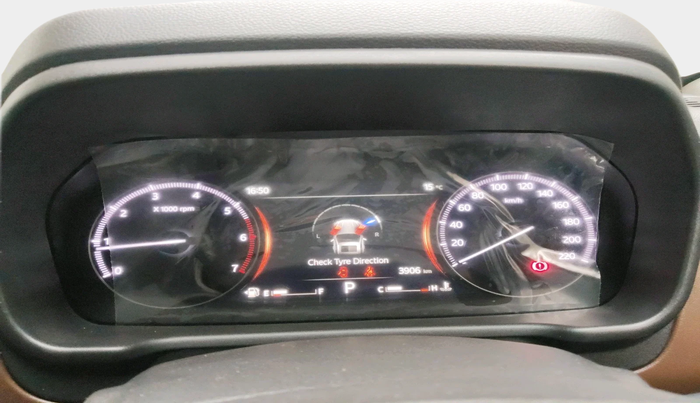 2025 Mahindra SCORPIO-N Z8 PETROL AT 7 STR, Petrol, Automatic, 3,906 km, interior