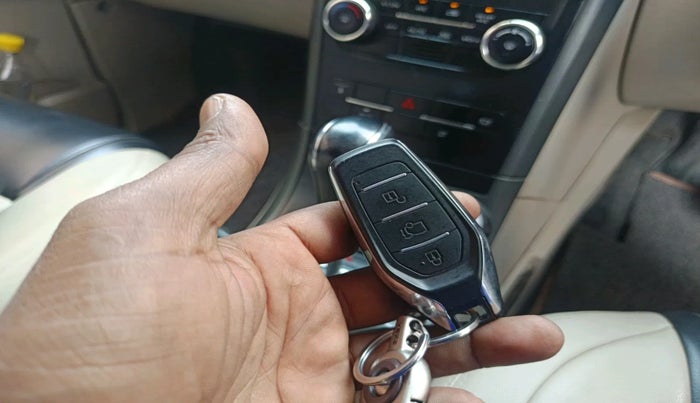 2018 Mahindra XUV500 W9 AT 1.99, Diesel, Automatic, 65,002 km, interior