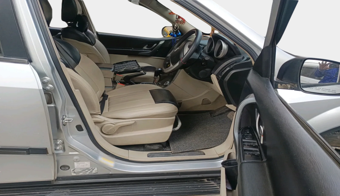 2018 Mahindra XUV500 W9 AT 1.99, Diesel, Automatic, 65,002 km, interior