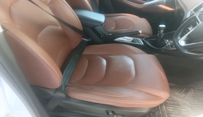 2021 MG HECTOR PLUS SELECT 2.0 DIESEL TURBO MT 7-STR, Diesel, Manual, 85,953 km, interior