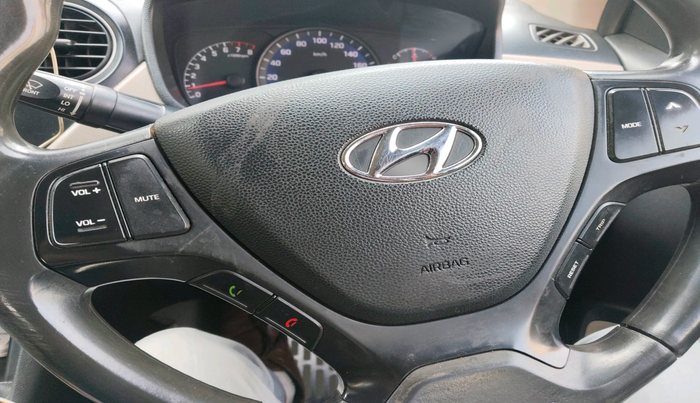 2014 Hyundai Xcent SX 1.2, Petrol, Manual, 1,14,327 km, interior