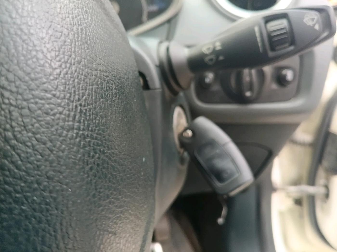 2011 Ford Fiesta TITANIUM PETROL, Petrol, Manual, 1,06,150 km, interior