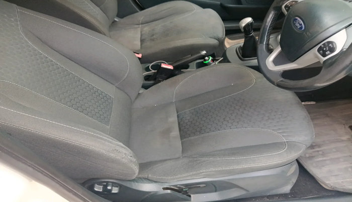 2011 Ford Fiesta TITANIUM PETROL, Petrol, Manual, 1,06,150 km, interior