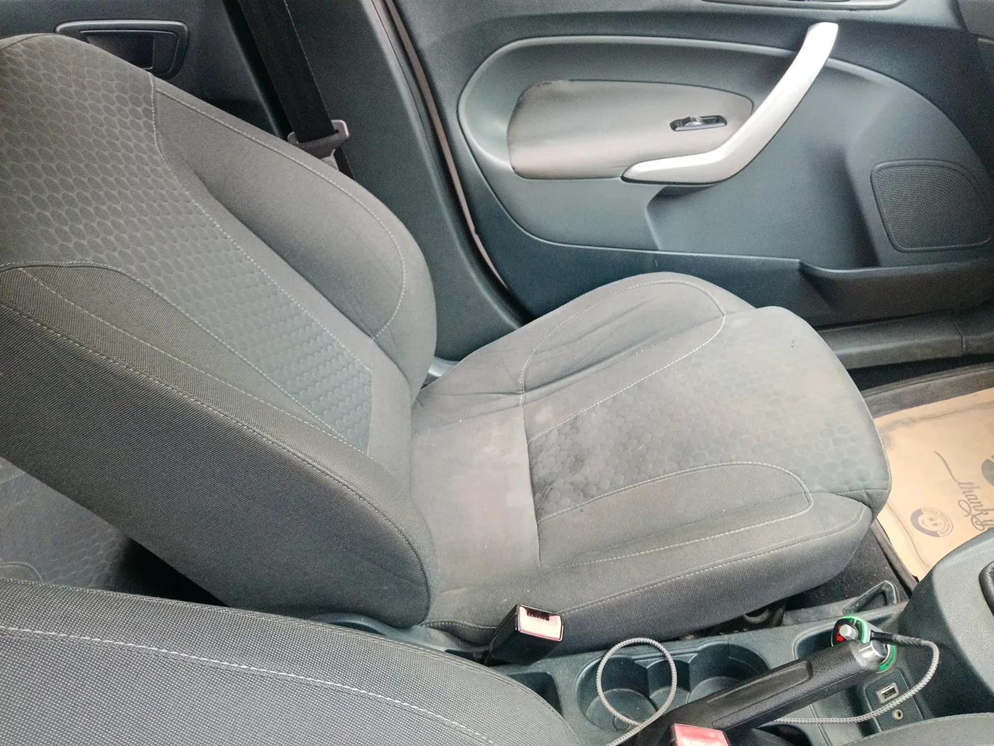 2011 Ford Fiesta TITANIUM PETROL, Petrol, Manual, 1,06,150 km, interior