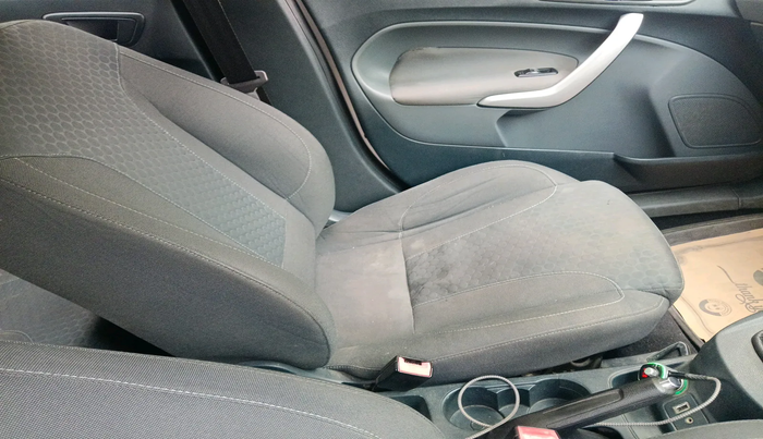 2011 Ford Fiesta TITANIUM PETROL, Petrol, Manual, 1,06,150 km, interior