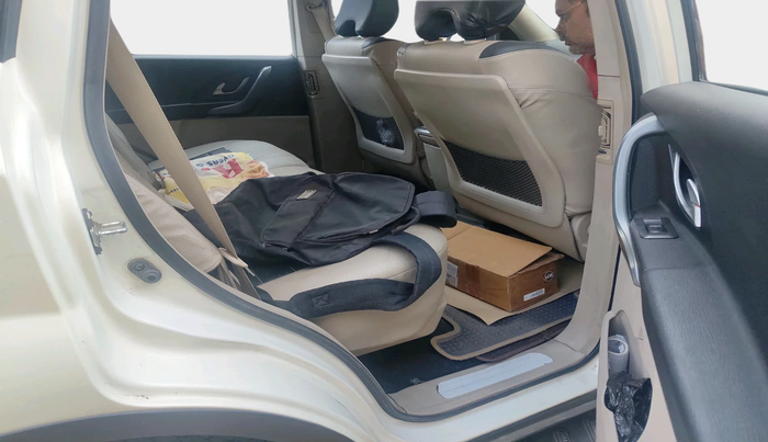 2016 Mahindra XUV500 W6 1.99, Diesel, Manual, 58,142 km, interior