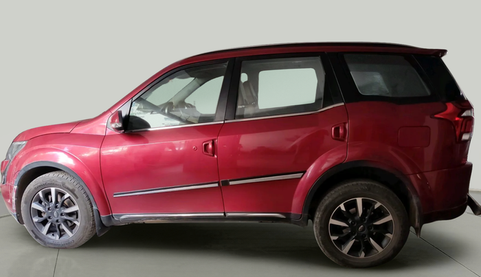 2018 Mahindra XUV500 W11 AT, Diesel, Automatic, 1,10,384 km, exterior