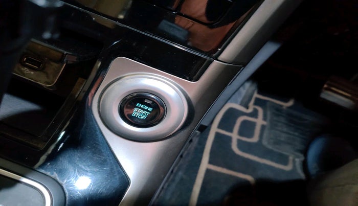 2018 Mahindra XUV500 W11 AT, Diesel, Automatic, 1,10,384 km, interior