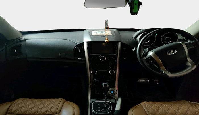 2018 Mahindra XUV500 W11 AT, Diesel, Automatic, 1,10,384 km, interior