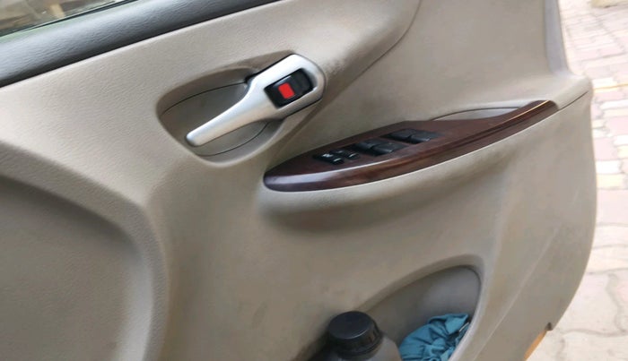 2013 Toyota Corolla Altis GL PETROL, Petrol, Manual, 1,50,347 km, interior