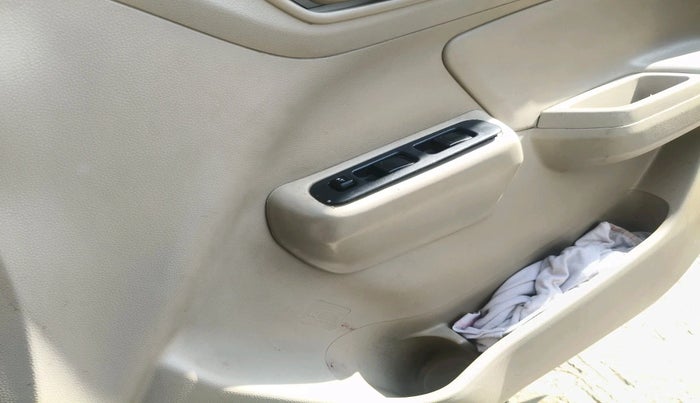 2018 Maruti Dzire LXI, CNG, Manual, 1,20,561 km, interior