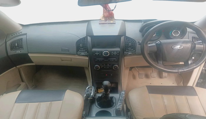 2016 Mahindra XUV500 W4, Diesel, Manual, 1,13,248 km, interior