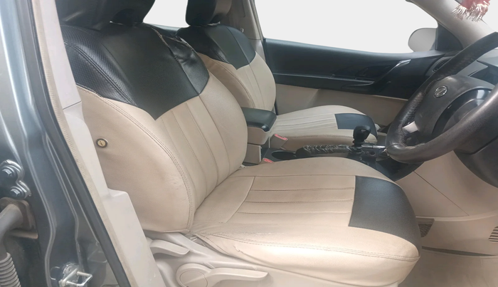 2016 Mahindra XUV500 W4, Diesel, Manual, 1,13,248 km, interior