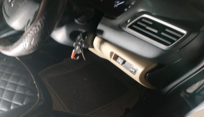 2018 Honda Amaze 1.2L I-VTEC S, Petrol, Manual, 1,72,394 km, interior