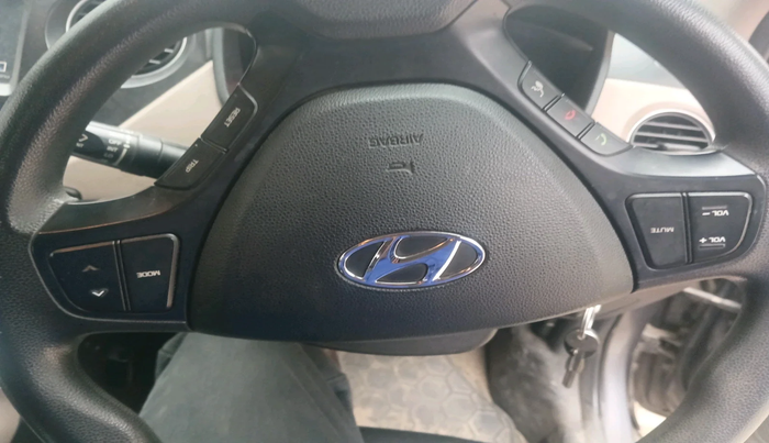 2017 Hyundai Xcent SX 1.2, Petrol, Manual, 94,237 km, interior