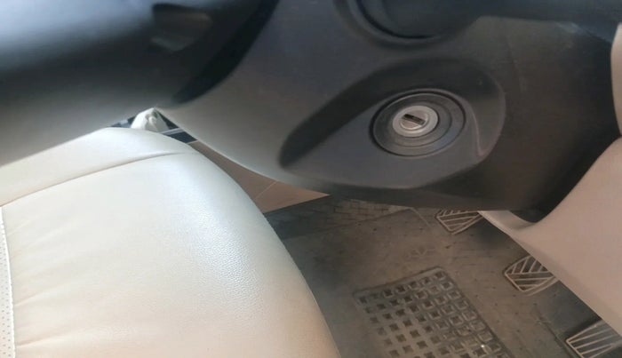 2019 Maruti Dzire LXI, Petrol, Manual, 98,000 km, interior