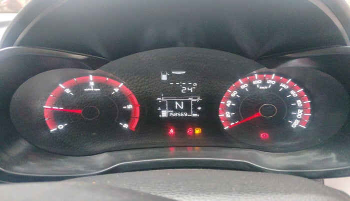 2020 Mahindra XUV300 W6 1.5 DIESEL, Diesel, Manual, 1,58,569 km, interior