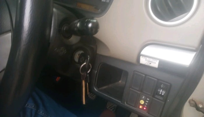 2013 Maruti Wagon R 1.0 LXI CNG, CNG, Manual, 1,53,497 km, interior