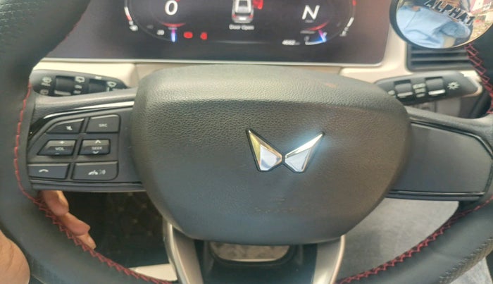 2024 Mahindra XUV700 AX 5 P MT 7 STR, Petrol, Manual, 4,662 km, interior