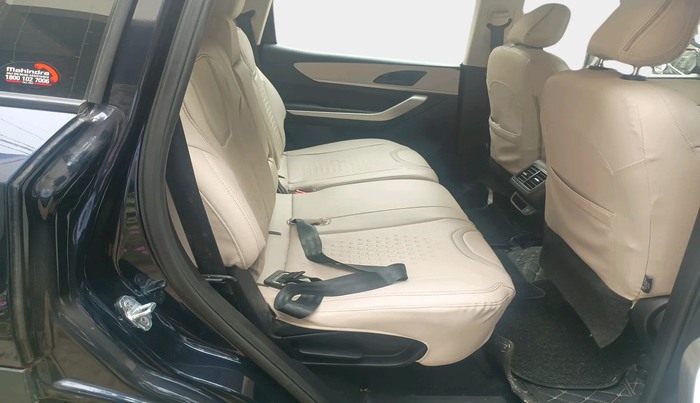 2024 Mahindra XUV700 AX 5 P MT 7 STR, Petrol, Manual, 4,662 km, interior